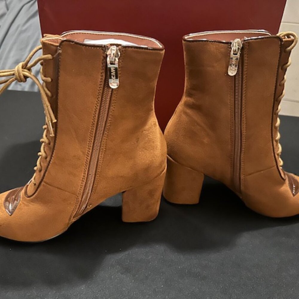 Lips Lace up Block Heel Bootie  7888   NWT Boutique - Picture 6 of 11